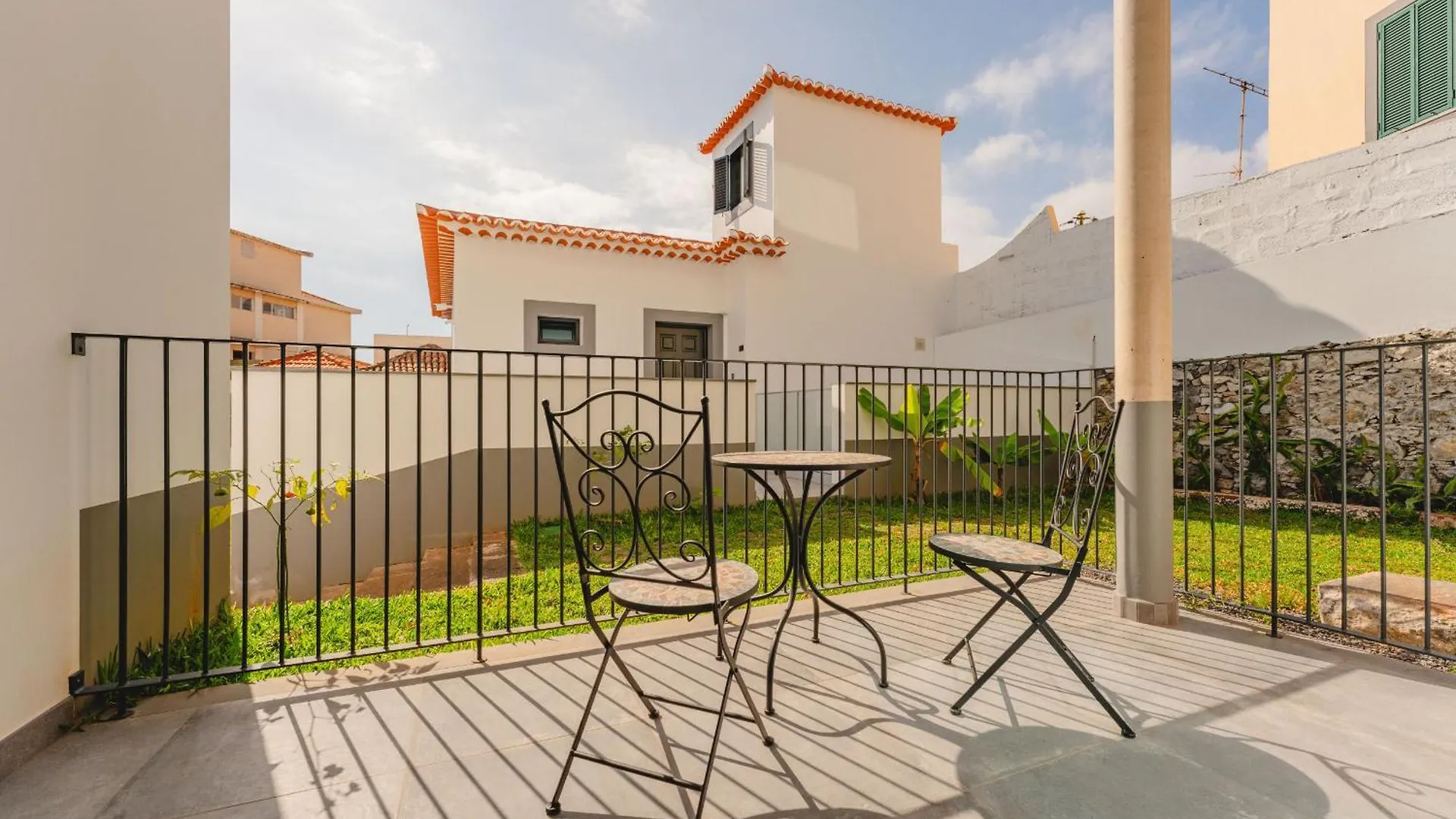 Flh Funchal A Quinta Do Conde Yellow Balcony Flats contacts
