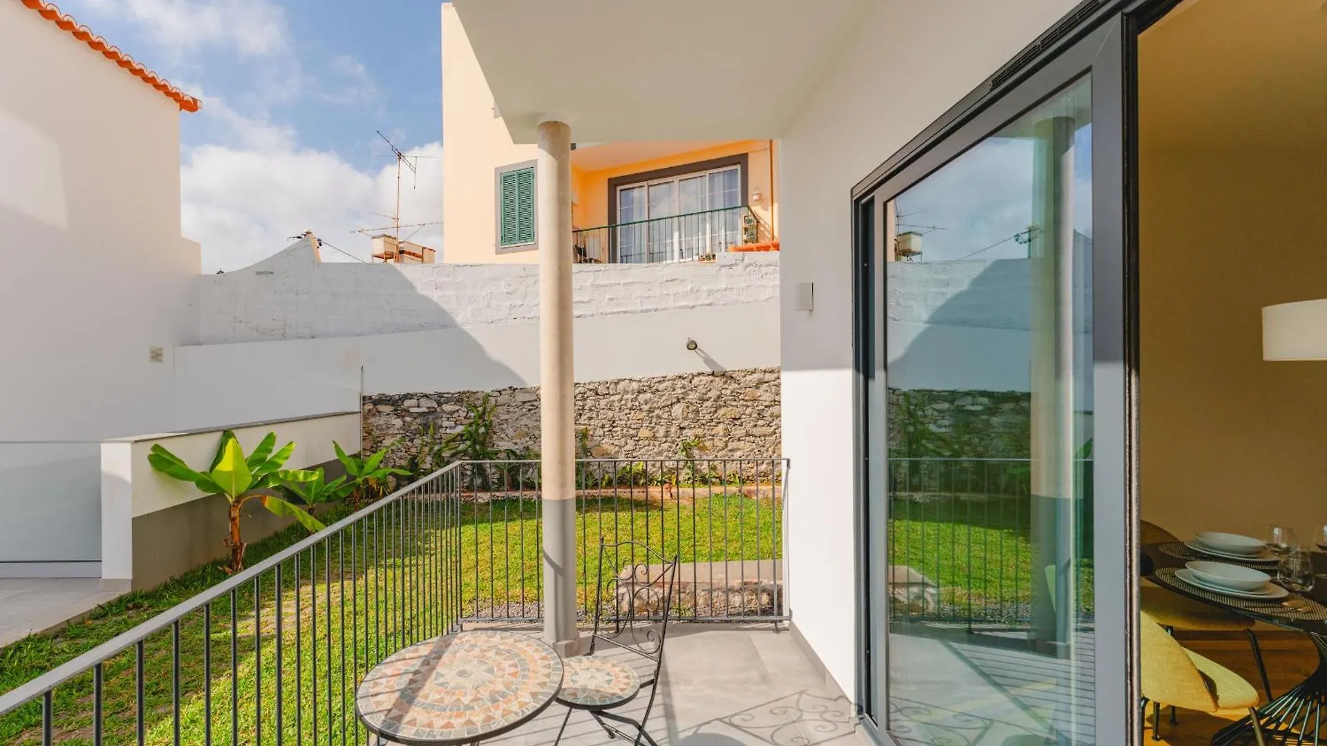 Flh Funchal A Quinta Do Conde Yellow Balcony Flats Apartment